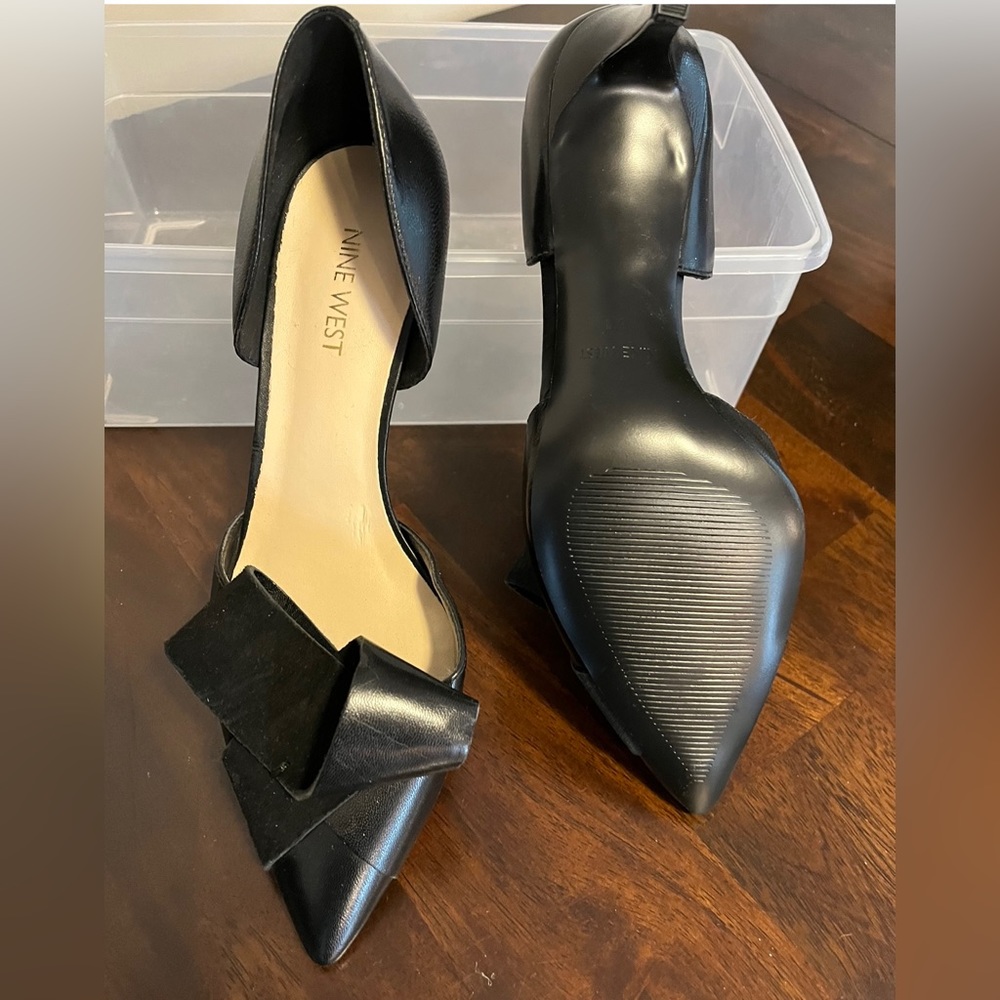 Nine West NEW 8M black heels with bow